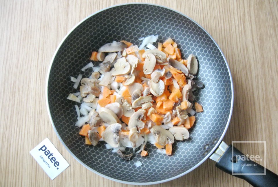 Постная гречневая каша с грибами и помидорами - Шаг 4