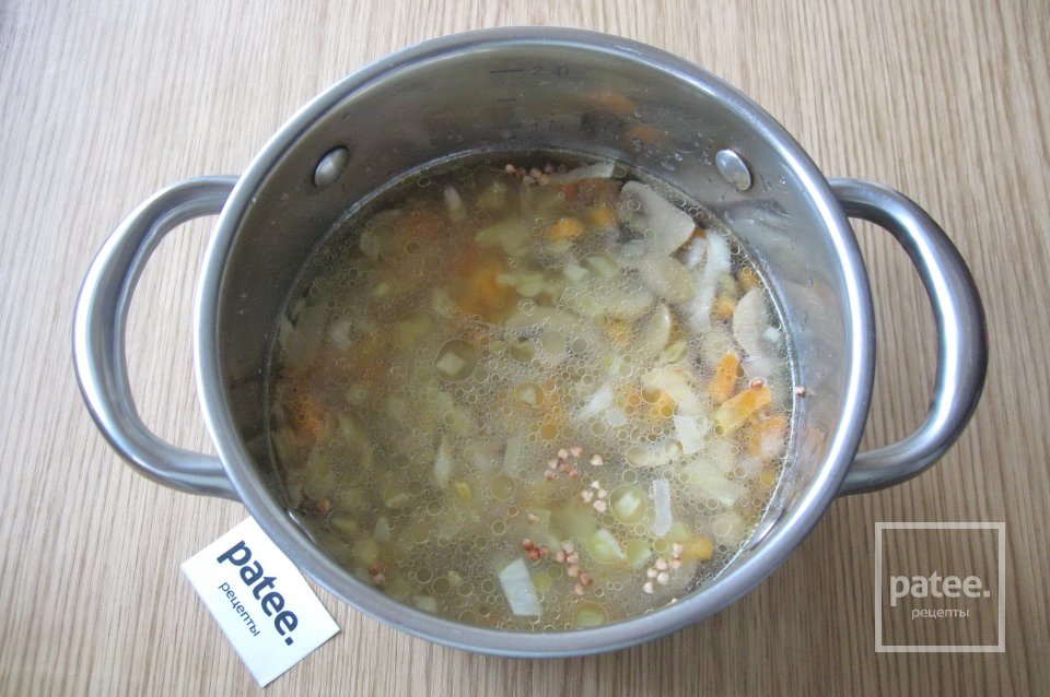 Постная гречневая каша с грибами и помидорами - Шаг 8