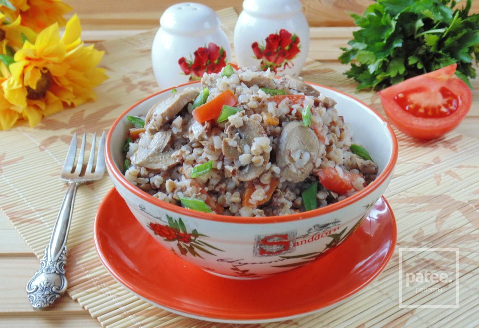 Постная гречневая каша с грибами и помидорами - Шаг 12