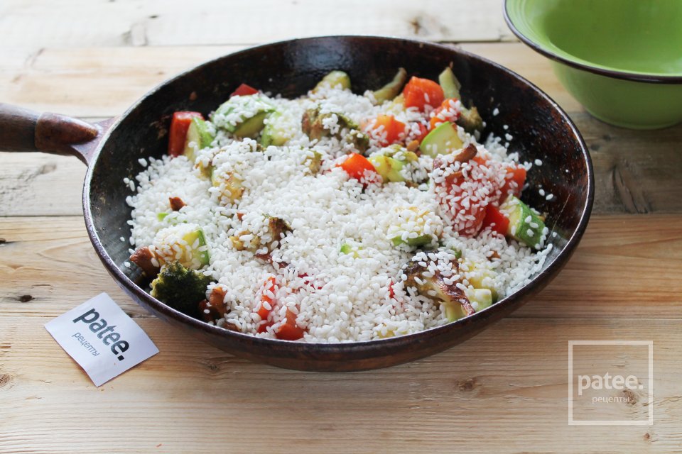 Паэлья овощная с грибами - Шаг 17