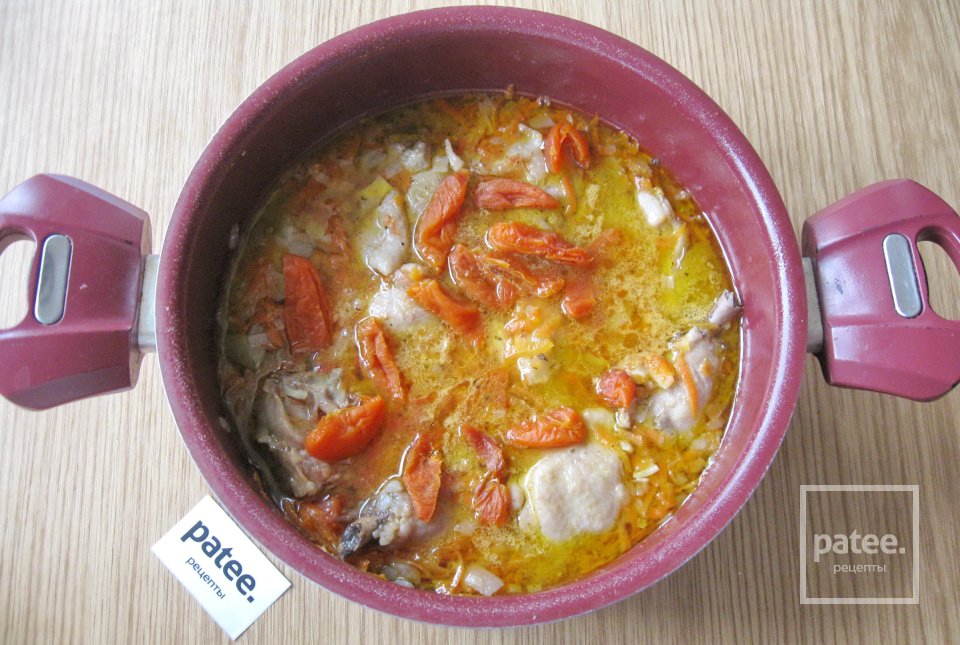 Куриные окорочка с курагой - Шаг 11