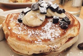 Творожные оладьи с бананом