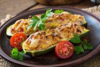 Лодочки из кабачков с курицей
