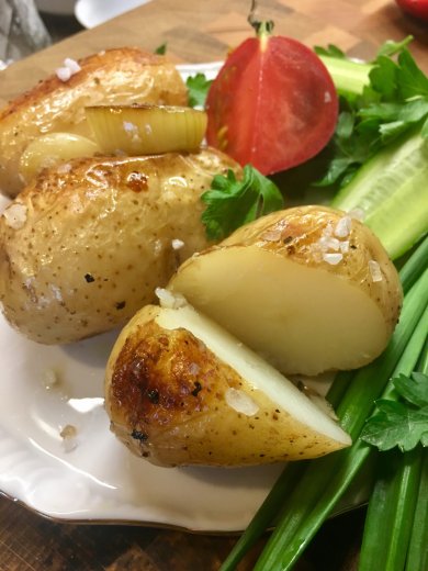 Молодой запечёный картофель с розмарином, чесноком и морской солью - Шаг 4