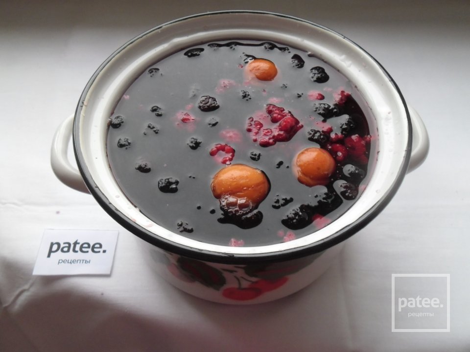 Компот ягодно-фруктовый - Шаг 8