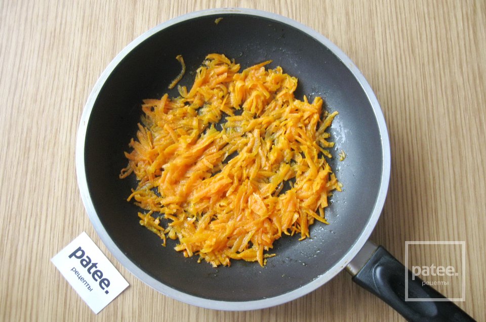 Салат с крабовыми палочками, кукурузой и луком - Шаг 11