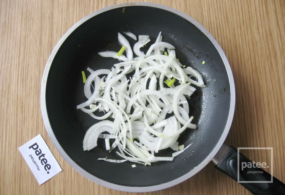 Салат с крабовыми палочками, кукурузой и луком - Шаг 13