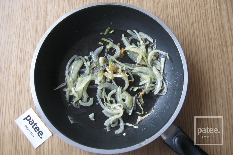 Салат с крабовыми палочками, кукурузой и луком - Шаг 14