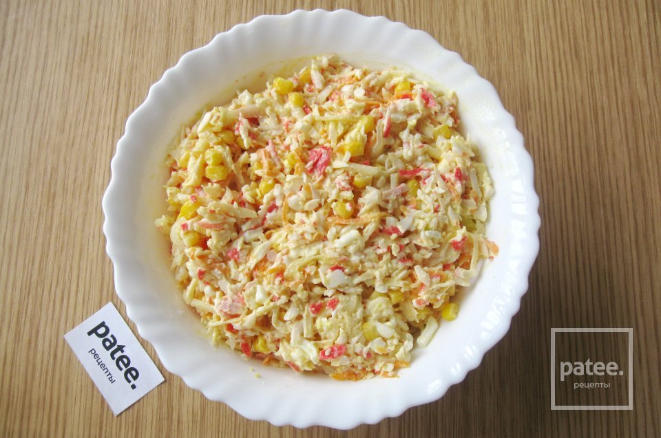 Салат с крабовыми палочками, кукурузой и луком - Шаг 19