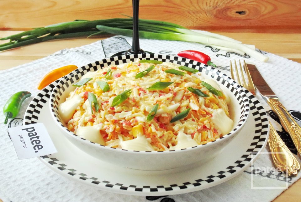 Салат с крабовыми палочками, кукурузой и луком - Шаг 20
