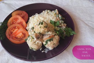 Куриные тефтельки в сливочном соусе с шампиньонами