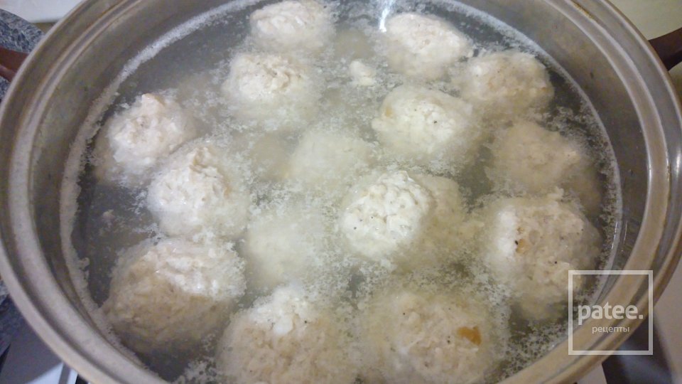 Куриные тефтельки в сливочном соусе с шампиньонами - Шаг 6