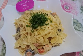 Фарфалле с курицей и грибами в сливочном соусе