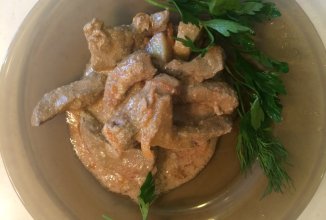 Печень с яблоками на сковороде