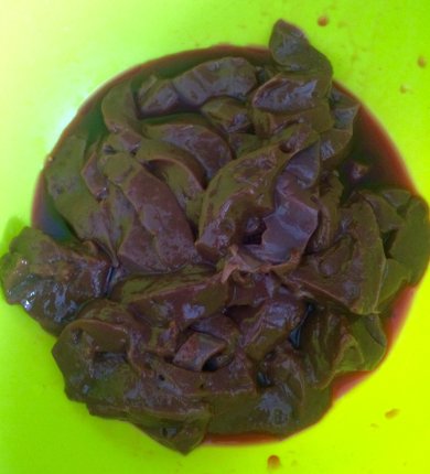 Печень с яблоками на сковороде - Шаг 1