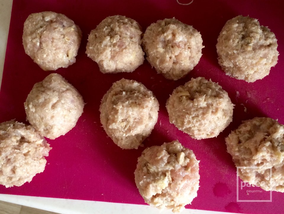 Котлетки из куриного филе, сыра и грибочков - Шаг 2