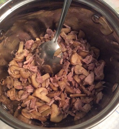 Салат с индейкой и грибами - Шаг 2