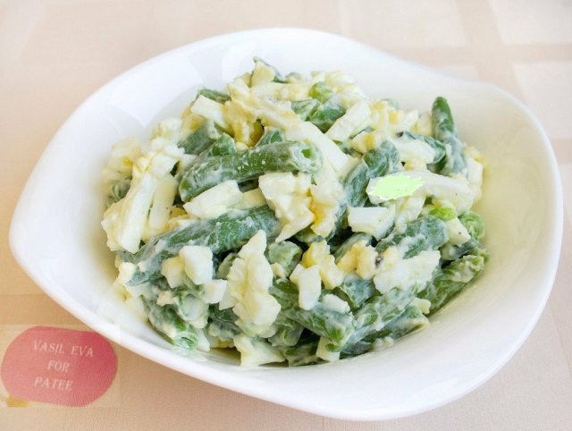 Пикантный салат со стручковой фасолью