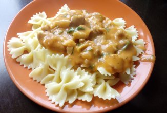 Гуляш из свинины с подливкой