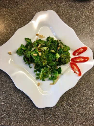 Кудрявая капуста Кале с кедровыми орешками - Шаг 6