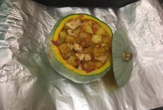 Запечённая фаршированная тыква