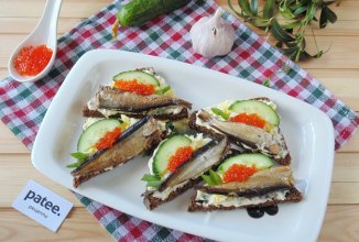 Бутерброды со шпротами и огурцом