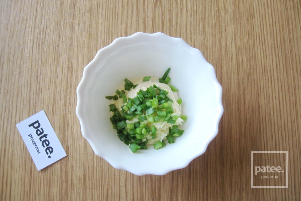 Бутерброды со шпротами и огурцом - Шаг 5