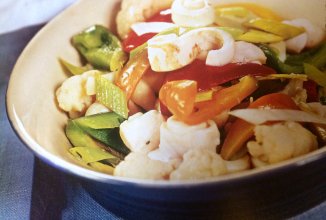 Кальмары с овощами.