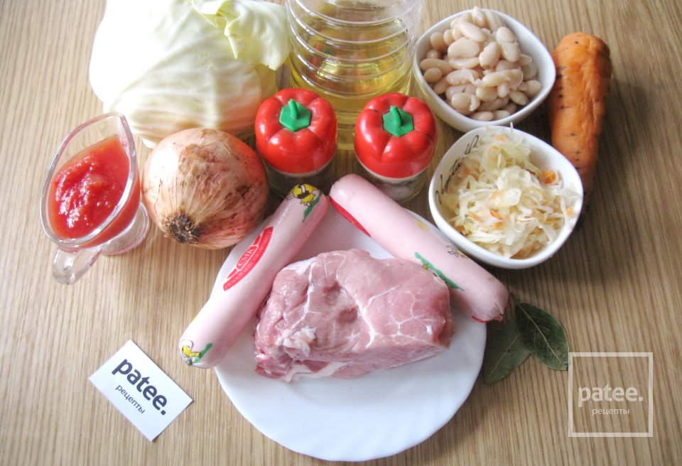 Бигус с фасолью и сосисками - Шаг 1