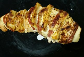 Запеченная куриная грудка с помидором и сыром