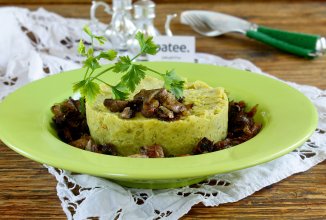 Гороховое пюре с грибами и луком