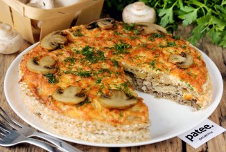 Пирог из вафельных коржей с мясом и грибами