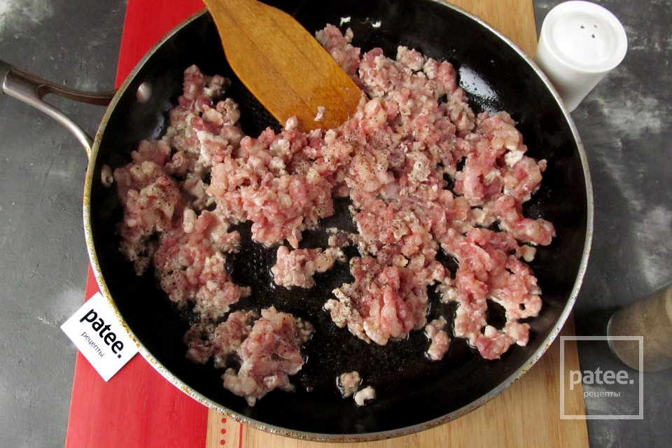 Пирог из вафельных коржей с мясом и грибами - Шаг 4