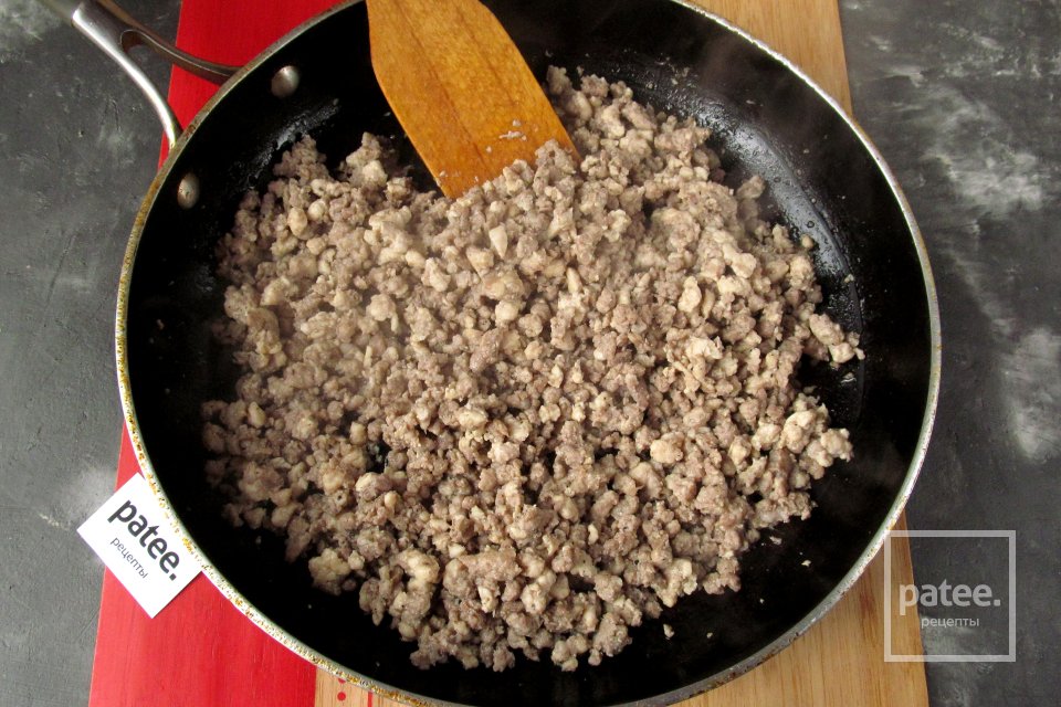 Пирог из вафельных коржей с мясом и грибами - Шаг 5