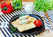 Блинчики с курицей и зеленой фасолью