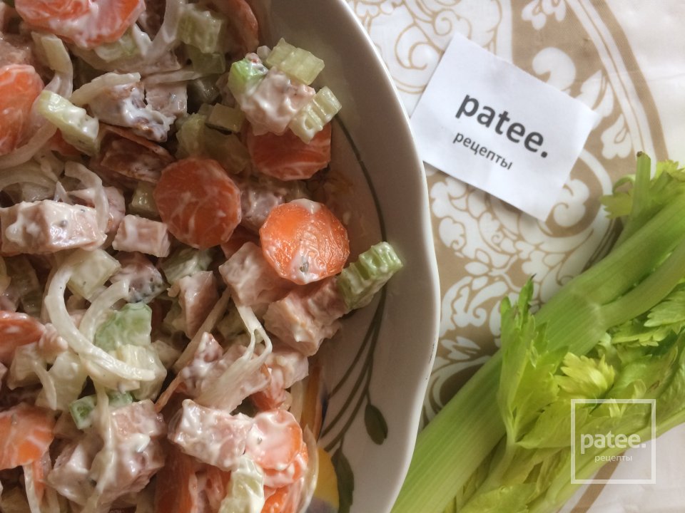 Салат с копчёной индейкой и сельдереем. - Шаг 5