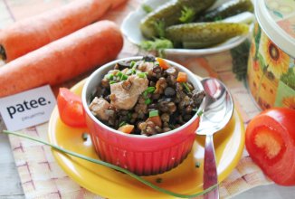 Чечевица с курицей и грибами