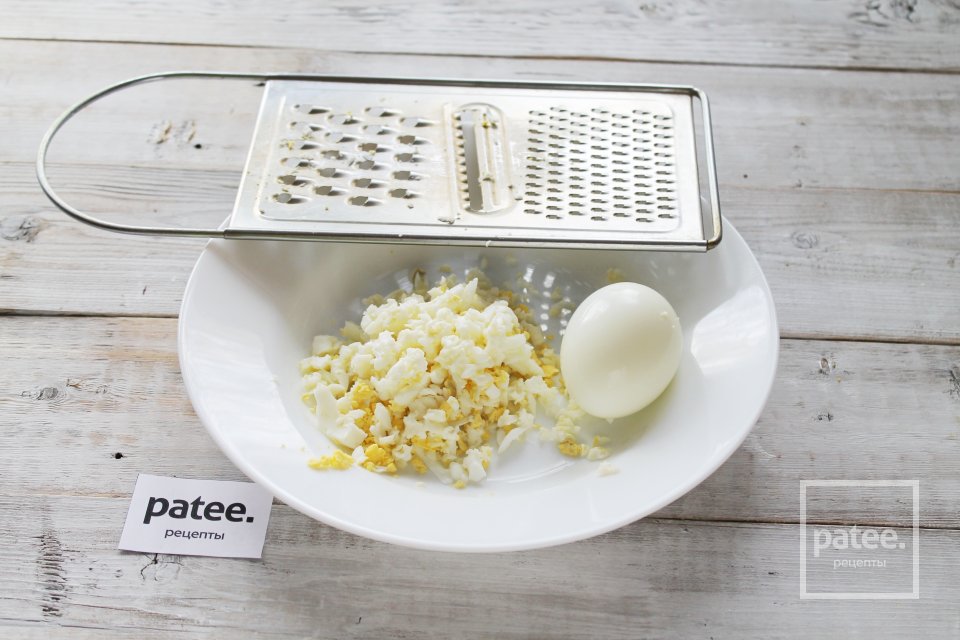 Дрожжевые пирожки с грибами и яйцом - Шаг 7