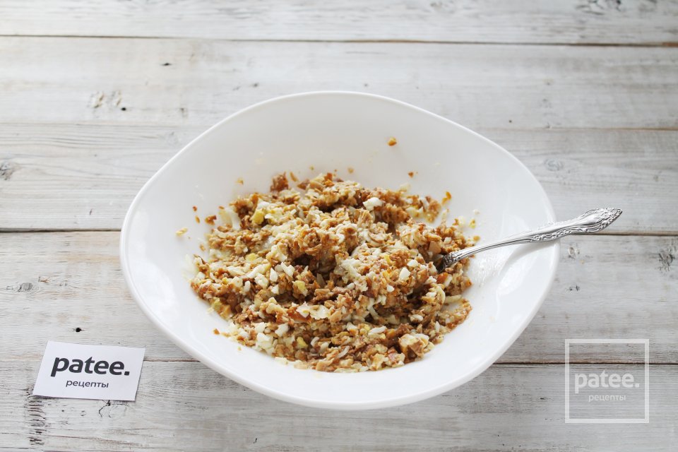 Дрожжевые пирожки с грибами и яйцом - Шаг 9