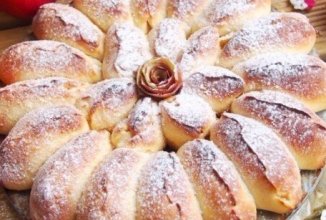 "Лепестковый" яблочный пирог