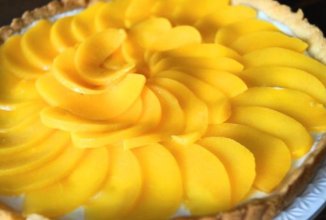 Тарт с маскарпоне и персиками