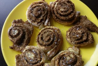 Творожные завитушки с корицей