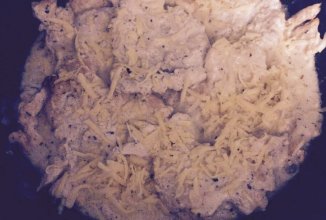 Куриная грудка в сметанном соусе с сыром.