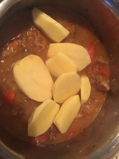 Баранина тушёная с овощами😋 - Шаг 7