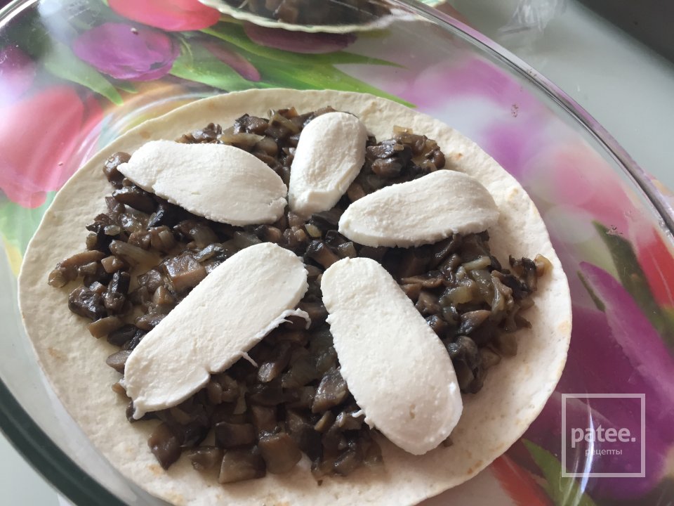 Тортилья с курицей и грибами - Шаг 6