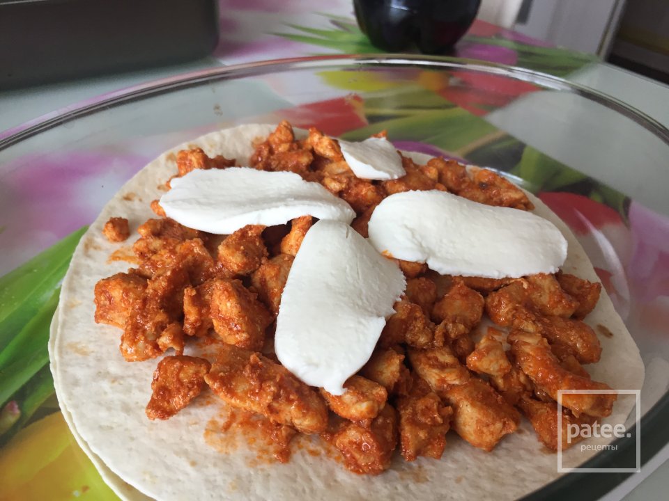 Тортилья с курицей и грибами - Шаг 8