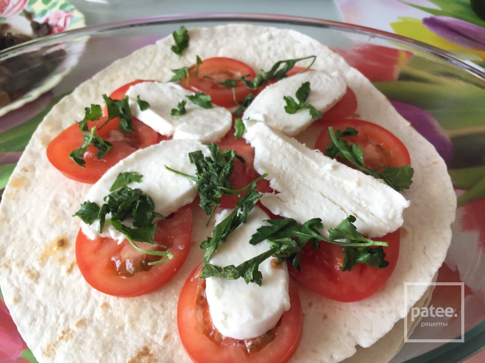 Тортилья с курицей и грибами - Шаг 9