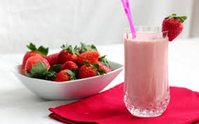 Коктейль молочный с ягодами