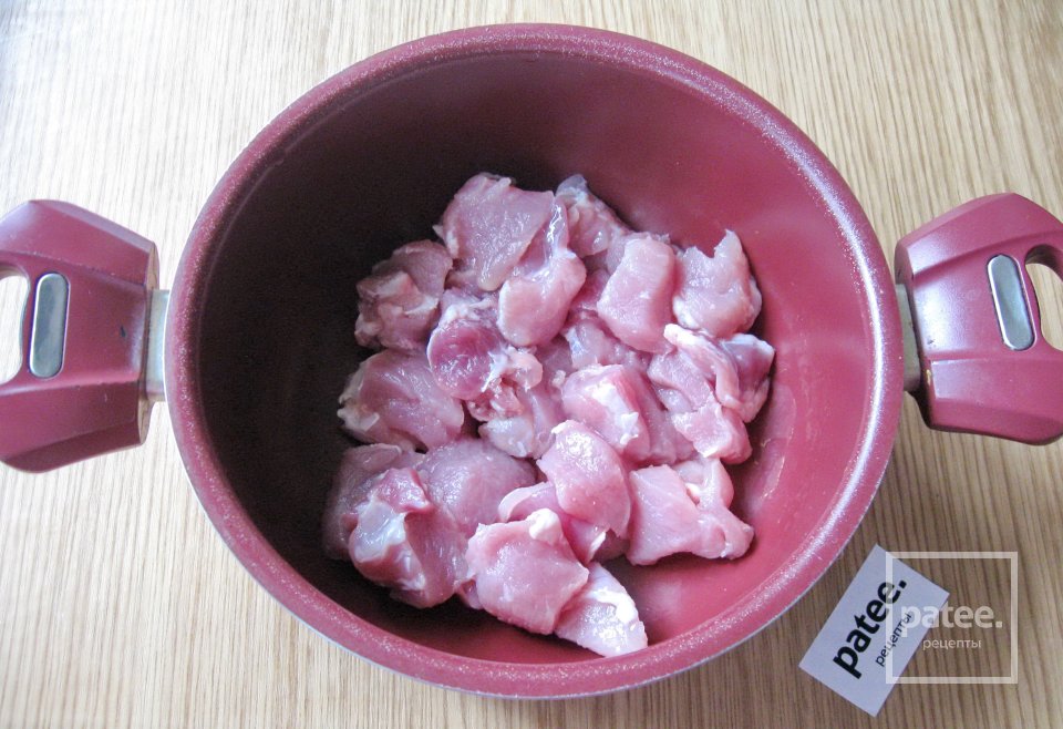 Свинина тушеная в соусе из брусничного варенья - Шаг 2