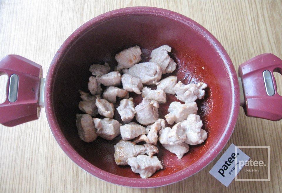 Свинина тушеная в соусе из брусничного варенья - Шаг 3